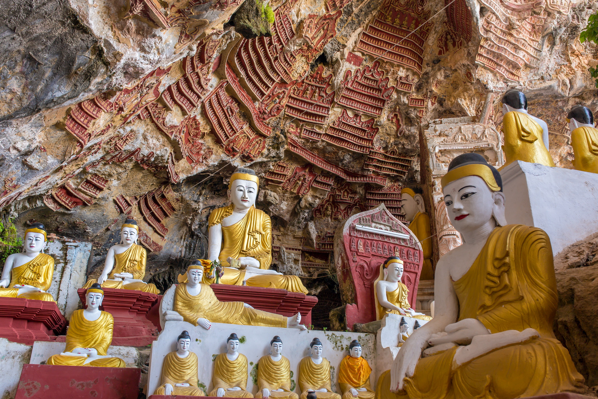 One Thousand Buddha Statues